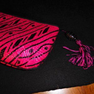CLUTCH, DARLING, UNIQUE, STRAW CLUTCH IN HOT PINK AND BLACK
